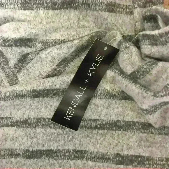 Kendall + Kylie Striped Knit V-Neck Top - Picture 8 of 8